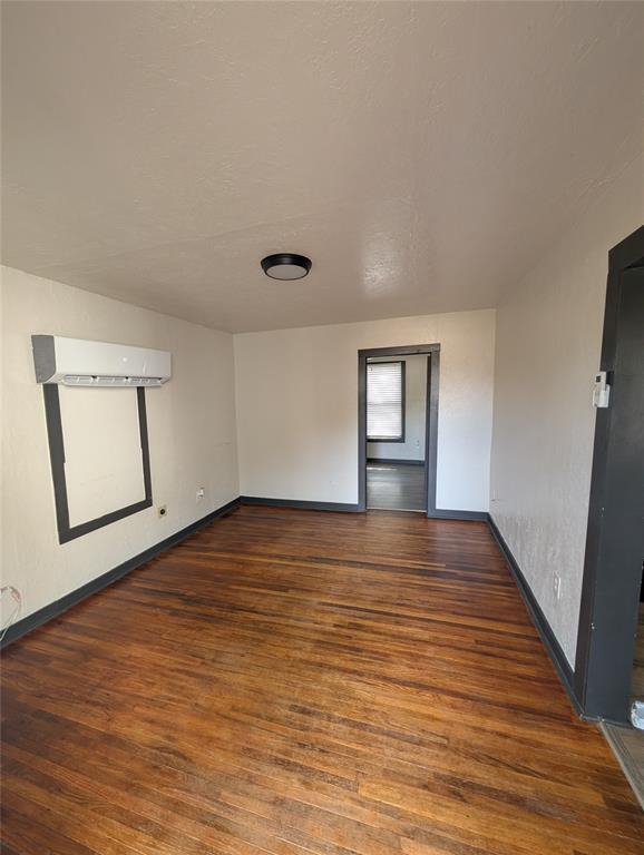 Photo - 220 W Main St