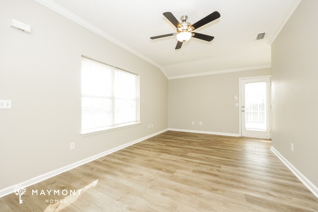 Photo - 233 Lake Forest Dr