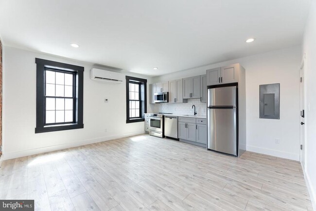 Photo - 430 W Jefferson St Townhome