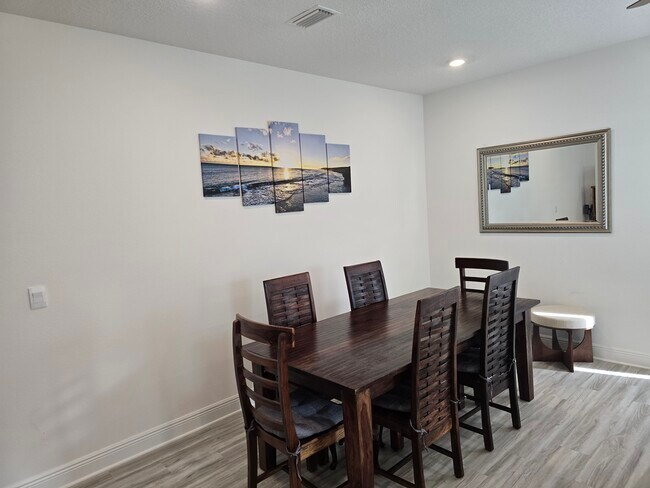 Photo - 52 Phoenix St