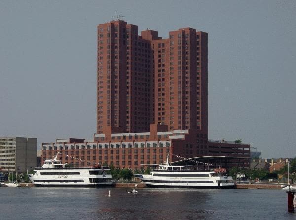 Vista al sudoeste de Inner Harbor desde el muelle 3 - The Towers at Harbor Court
