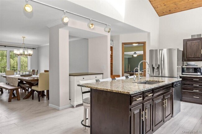 Photo - 613 Horsepound Rd