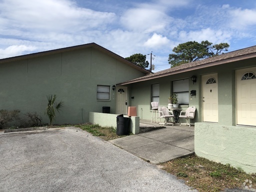 Building Photo - 5829 Pine St Rental