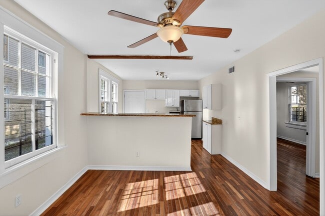 Photo - 3132 Robert St