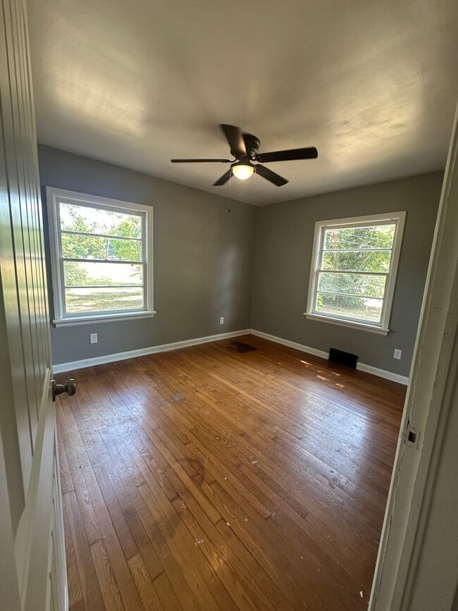 Photo - 623 W Broadmoor St