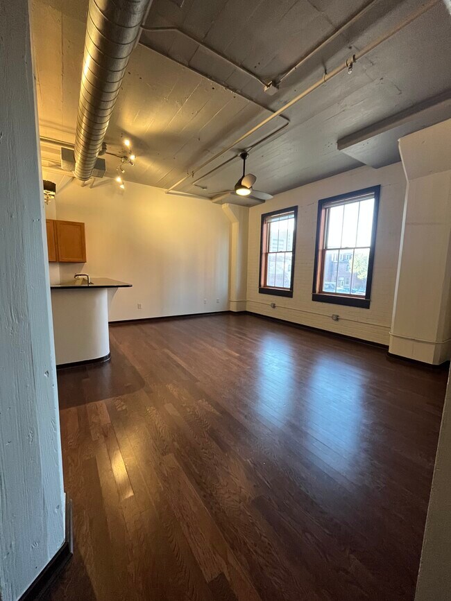 Living Room - 201 S Saint Francis Ave Unit 304