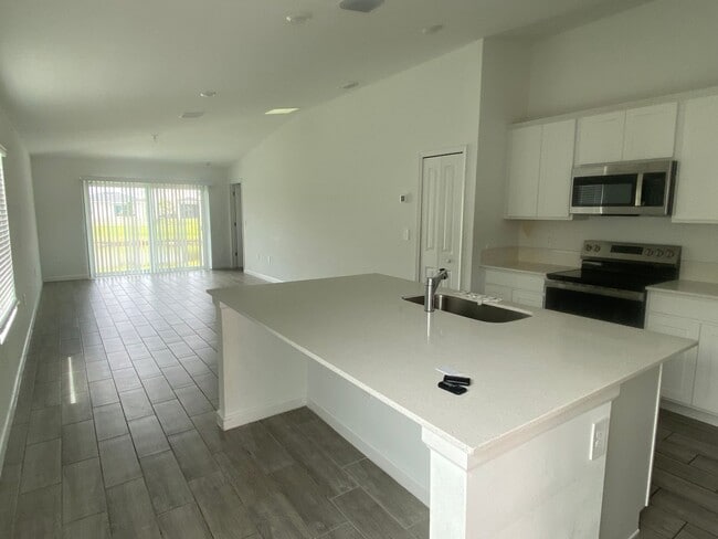 Photo - 3 BED 2 BATH SINGLE STORY 3/2 HOME.