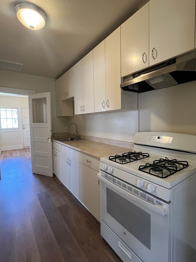 Photo - DARLING UPDATED 2 BED APT IN DOWNTOWN SACRAMENTO!!