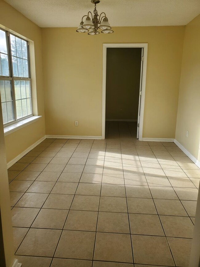 Photo - 709 Macey St