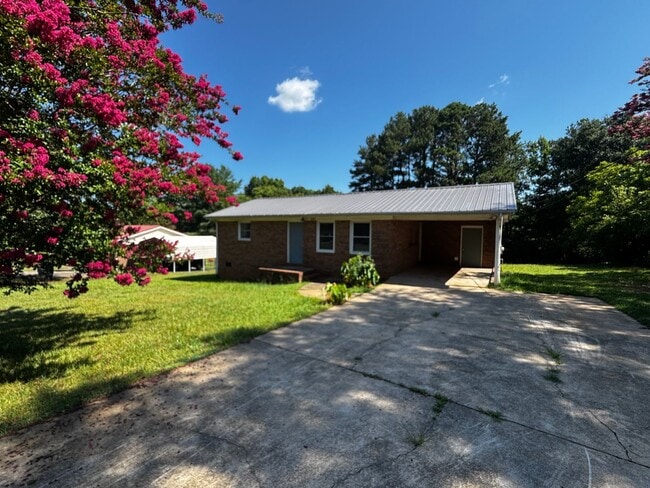 Building Photo - Single Family House in Cleveland County, NC (Shelby, NC)