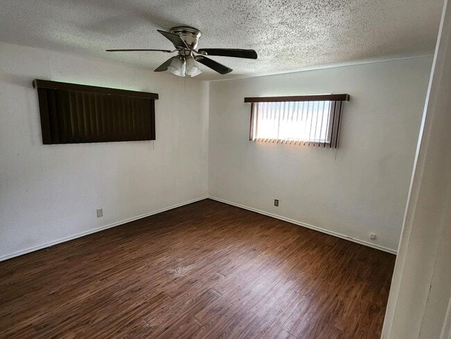 Photo - 208 Southview Dr