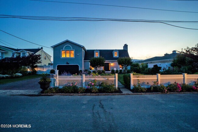 Photo - 340 Bay Ln