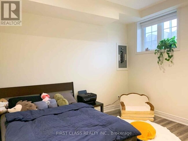 Photo - 132D Finch Ave E