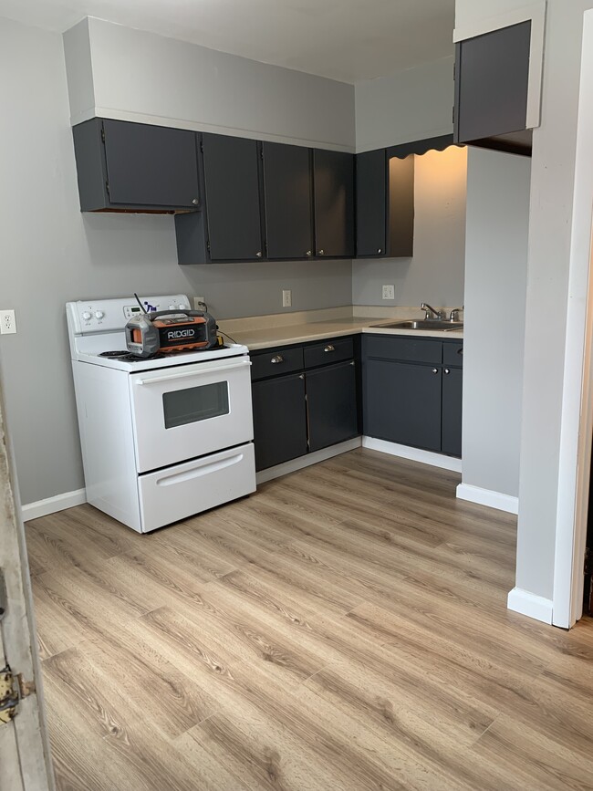 Photo - 639 E Main St Unit 1