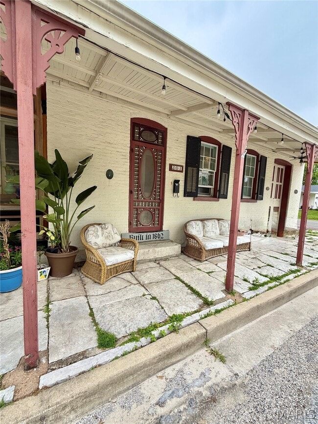 Photo - 301 W Laurel St