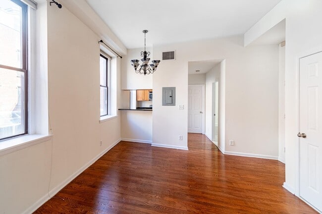 Building Photo - 186 Wayne St Unit 328d