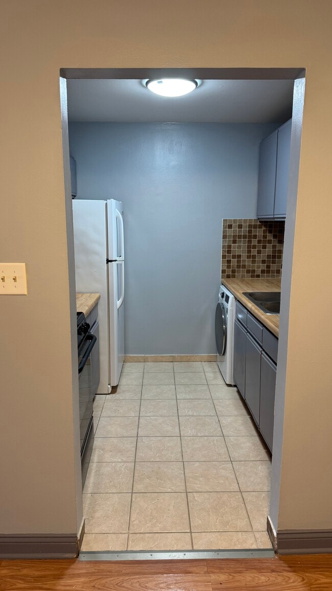 Building Photo - 9970 S 84th Ter Unit 33-216