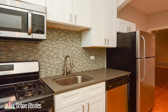 Photo - 2329 N Rockwell St Unit J04W