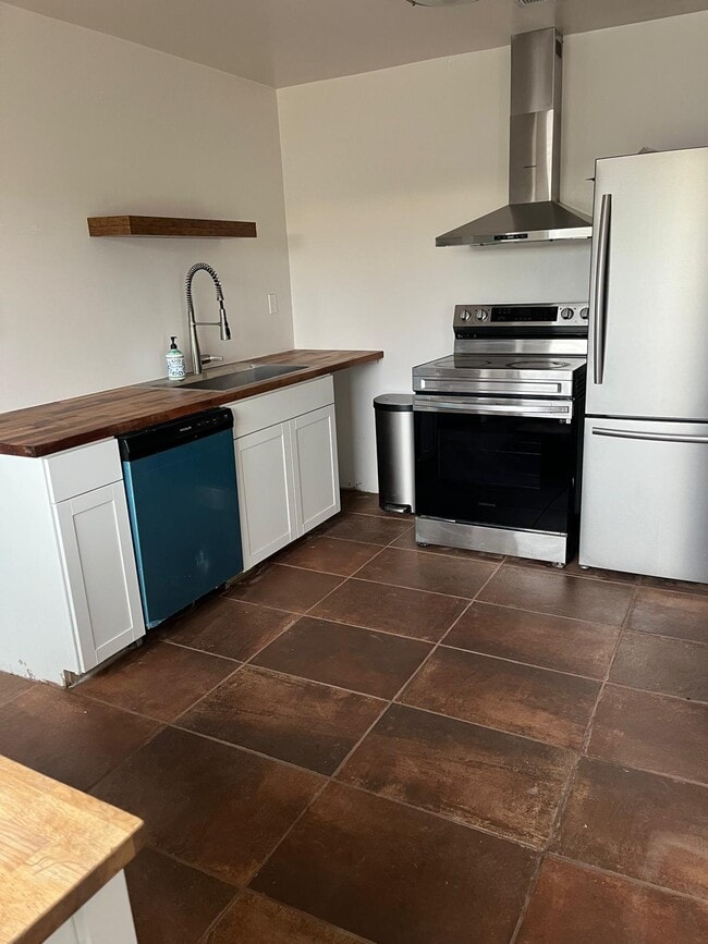 Photo - 680 Sunset Dr