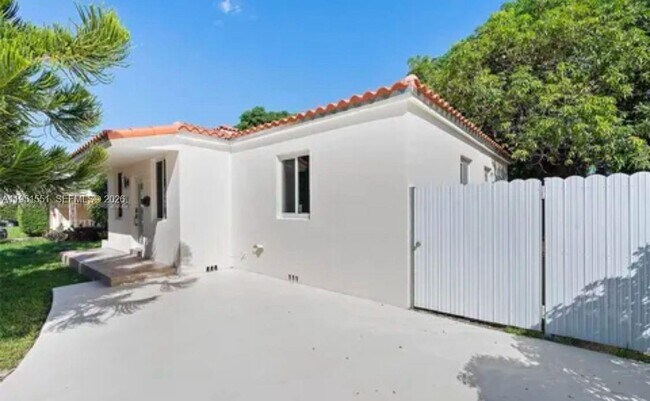 Photo - 15 Oviedo Ave