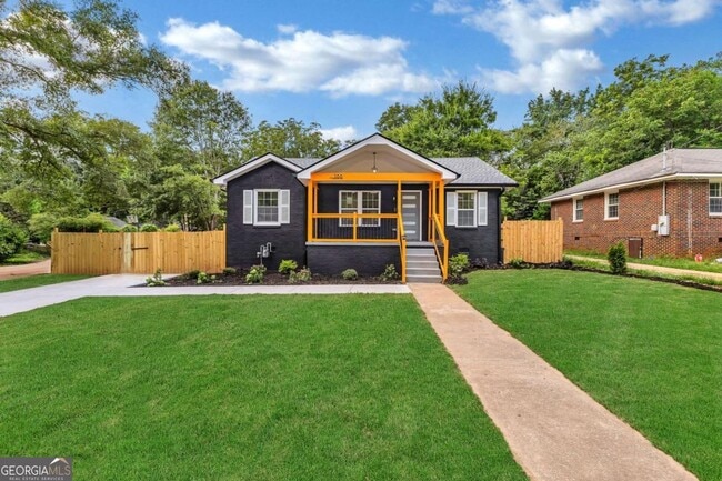 Photo - 388 Sargent Dr SE