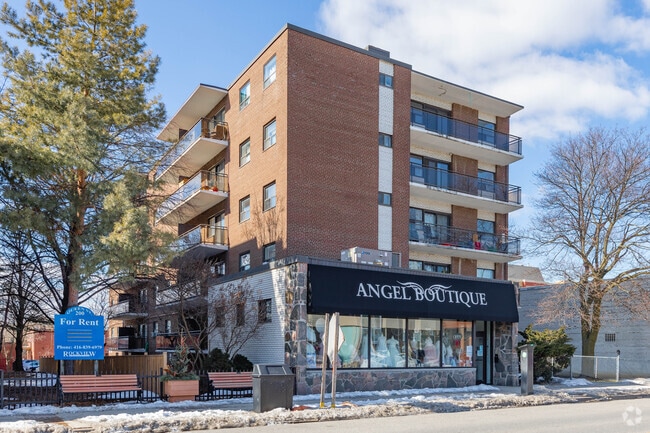 Building Photo - 190 Queen St S