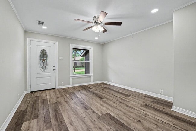 Photo - Cute & Clean Home with Large Fenced Yard Pet Friendly!