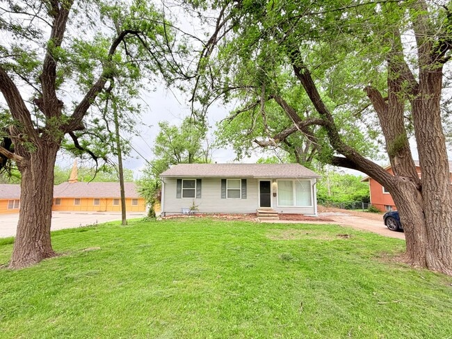 Building Photo - 14812 Bellaire Ave