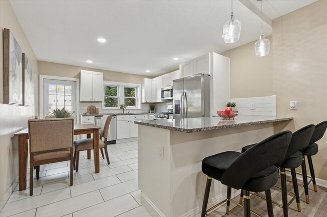 Photo - 39 W Front St