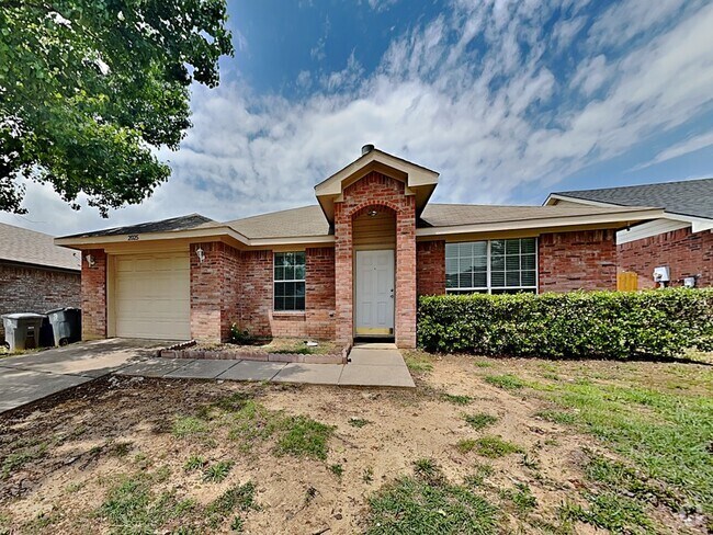 Building Photo - 2025 Hollow Creek Dr Rental