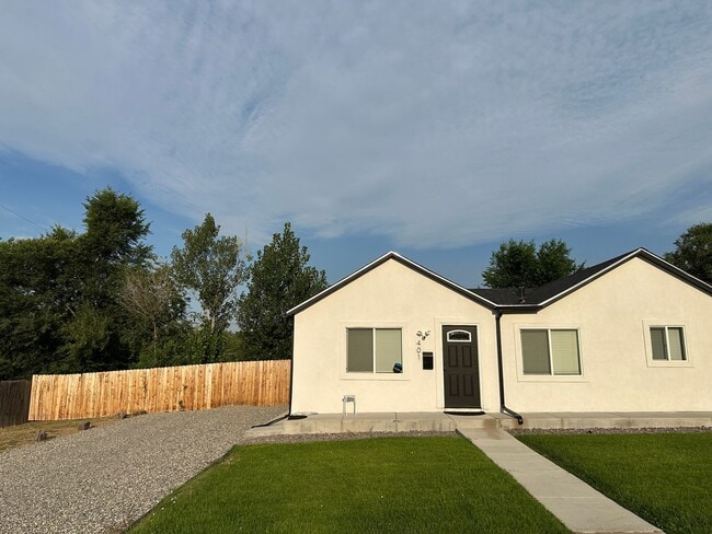 Building Photo - 401 S Wolff St Rental