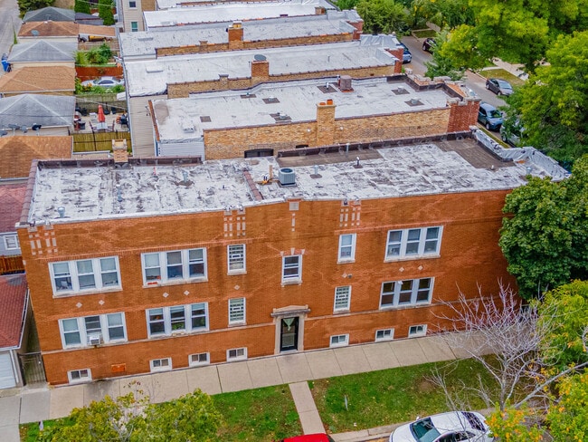 Building Photo - 3815 W Roscoe St