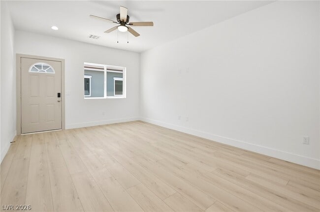 Photo - 2001 S Dandelion St