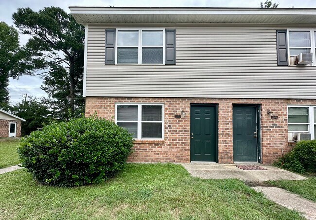 Building Photo - Carolina Crossing Apartments Unit Apt. 9