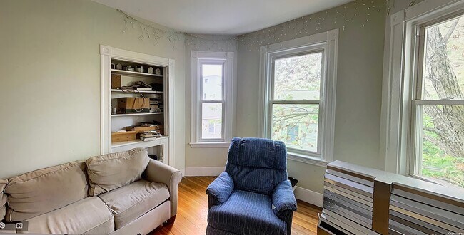 Photo - 380 Washington St Unit 3