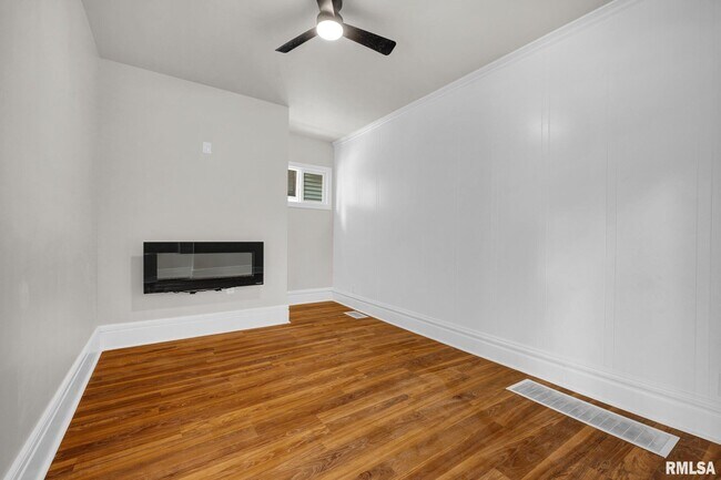 1611 W Barker Ave