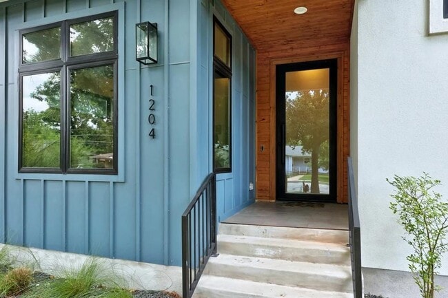 Photo - 1204 Brentwood St