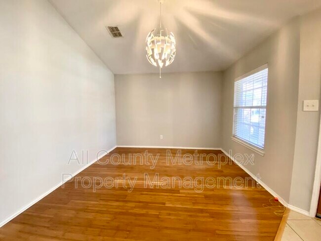 Photo - 11050 Mansfield Dr