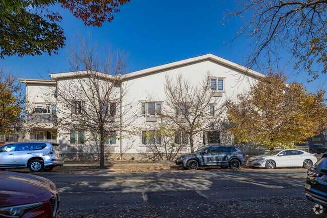 Photo - 2517 Voorhies Ave