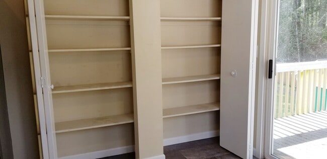 Photo - 4 bedroom plus den, living room and family room. North Thurston School Disctrict.