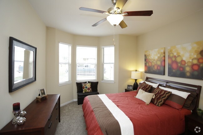 2BR, 2BA - B4/1240 SF