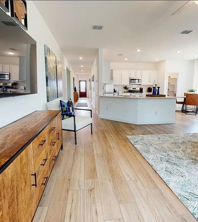 Photo - 1000 Chip St