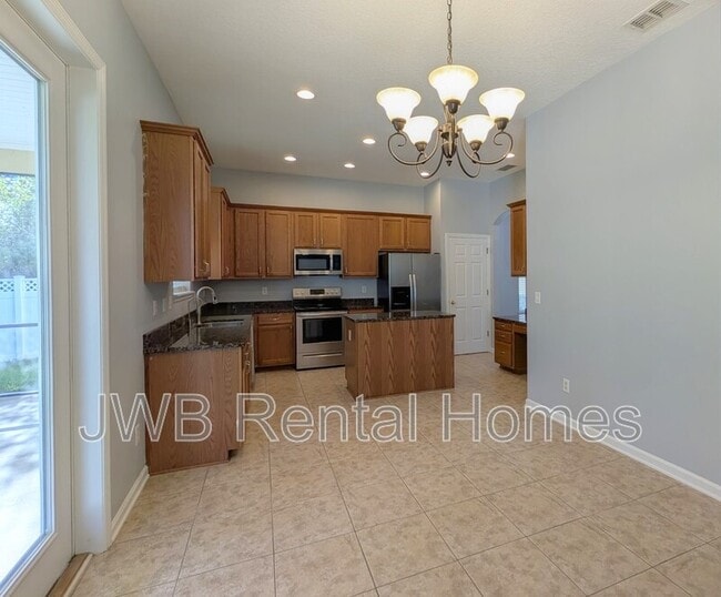 Photo - 129 Castlegate Ln