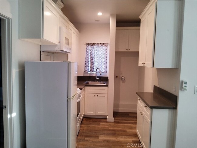 Photo - 10710 Helendale Ave