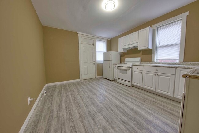 Photo - 307-309 Eichelberger Unit 307