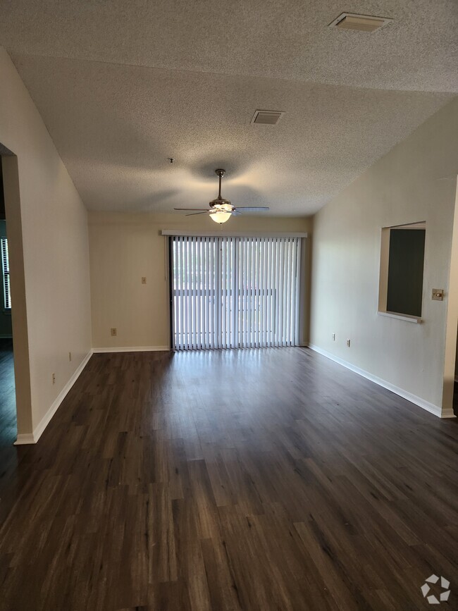 Building Photo - 4029 Crockers Lake Blvd Unit apt 1827