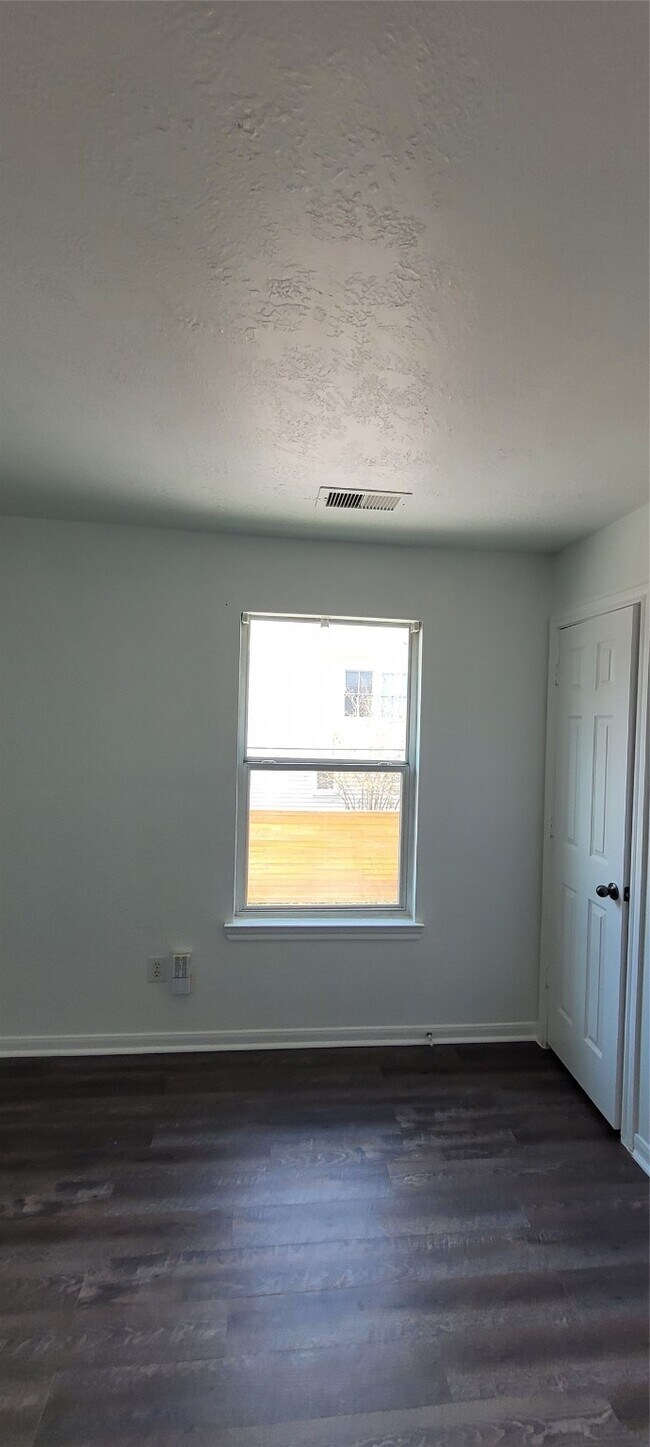 Photo - 1426 Ruthven St