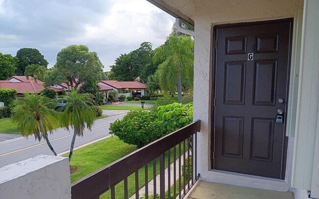 Building Photo - 8045 Eastlake Dr Unit 1-g
