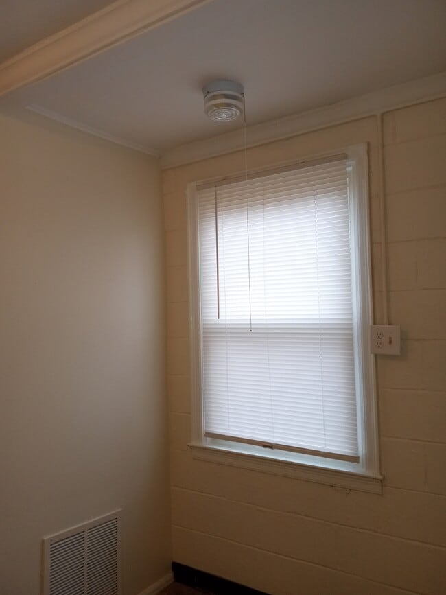 Photo - 2947 Schofield Ave Unit 2947