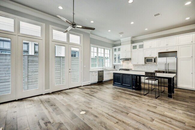 Photo - 6103 Alexandra Grove Pl